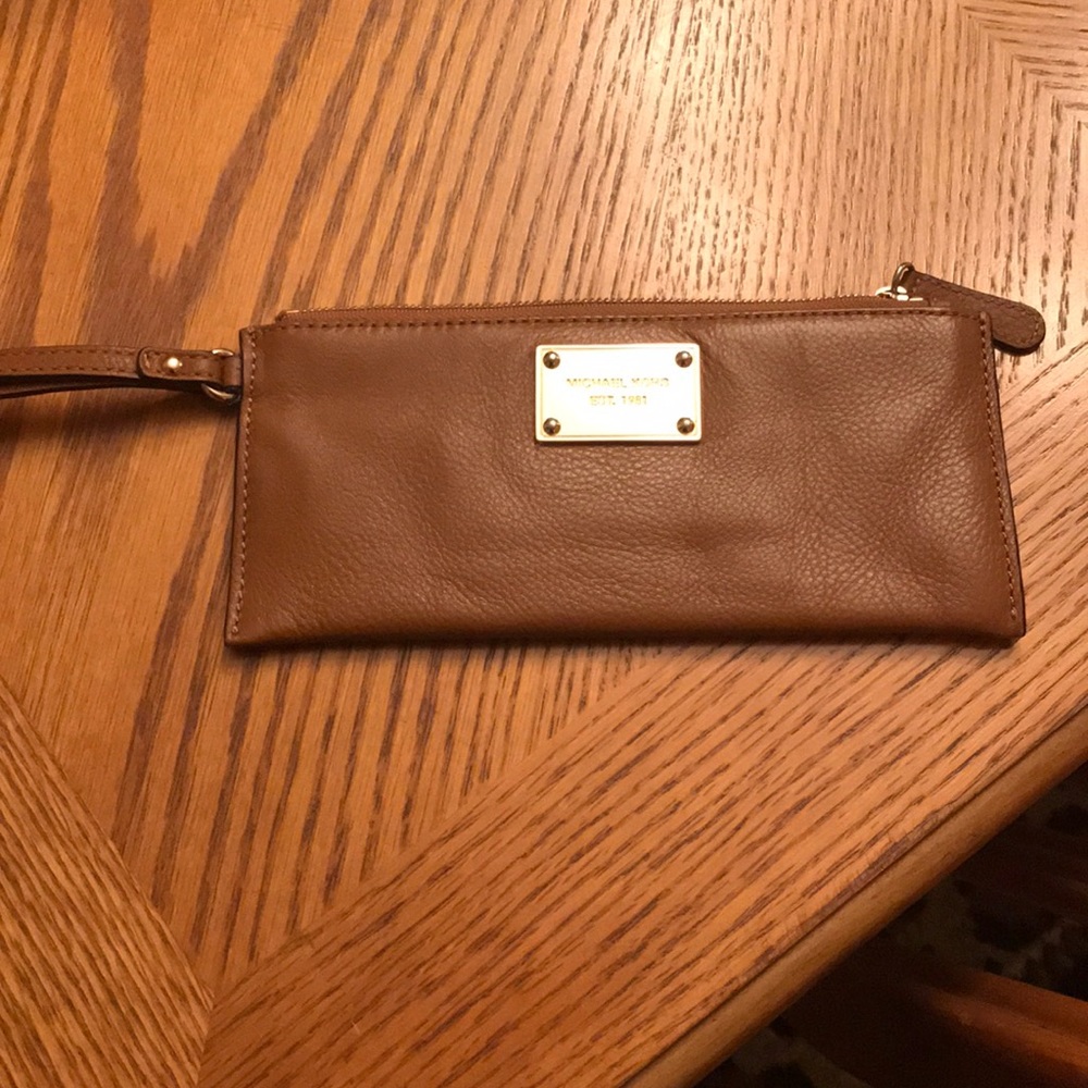 👏💝🥂Michael Kors Wristlet